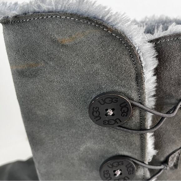 UGG Bailey Button Triplet II grey suede shearling boot size 9 - Picture 11 of 16